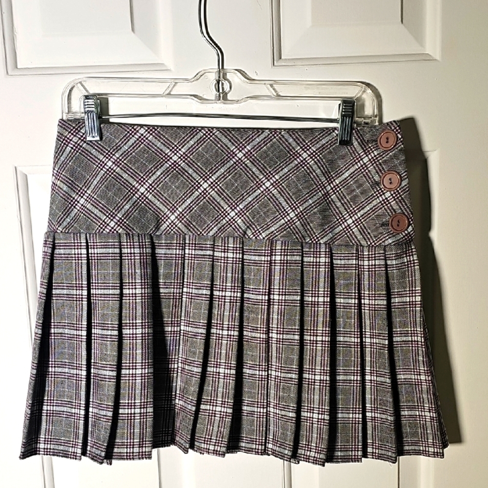 Plaid Pleated Skirt with Button Detail. By STREET CODE. Size 3 Made In‎ USA.